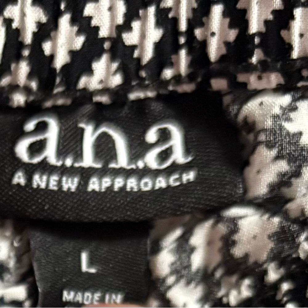 a.n.a Monochrome Houndstooth Shorts - Picture 3 of 5